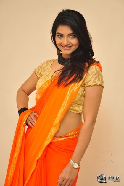 Kashmira-Kulkarni-at-Drushya-Kavyam-Movie-Success-Meet